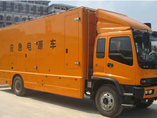 晋中冬季柴油发电机启动前，如何检查燃油系统中的积水？